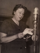 Gloria Fuertes | Madrid, 28 julio 1917 - ibídem, 27 noviembre 1998 | Centenario | Gloria Fuertes | Leyendo poemas en la radio