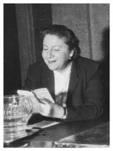 Gloria Fuertes | Poeta y escritora | Madrid, 28/07/1917 - 27/11/1998 | Leyendo sus poemas