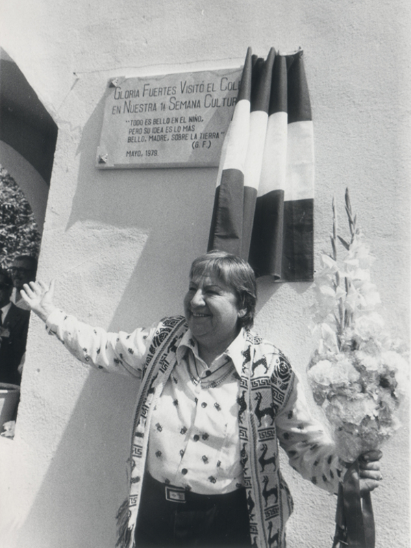 Gloria Fuertes | Madrid, 1917-1998 | Centenario Gloria Fuertes | Gloria Fuertes inaugura una placa en colegio