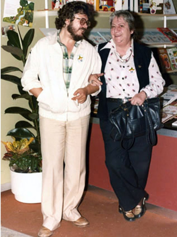 Gloria Fuertes | Poeta y escritora | Madrid, 1917-1998 | El balcón de Gloria Fuertes | Ulises Wensell y Gloria Fuertes | Feria del Libro de Madrid 1979